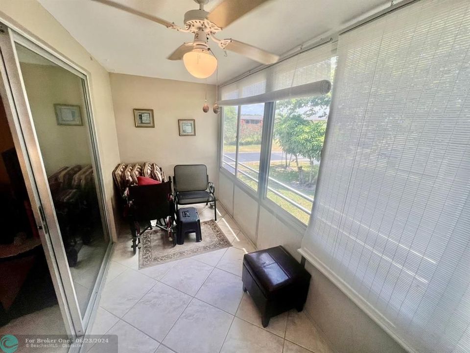 For Sale: $119,900 (2 beds, 2 baths, 990 Square Feet)