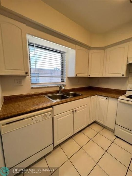 For Rent: $2,495 (2 beds, 2 baths, 6560 Square Feet)