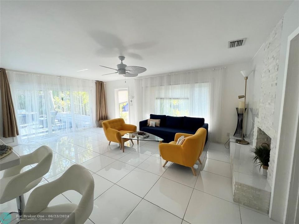 For Sale: $4,000 (2 beds, 2 baths, 2322 Square Feet)