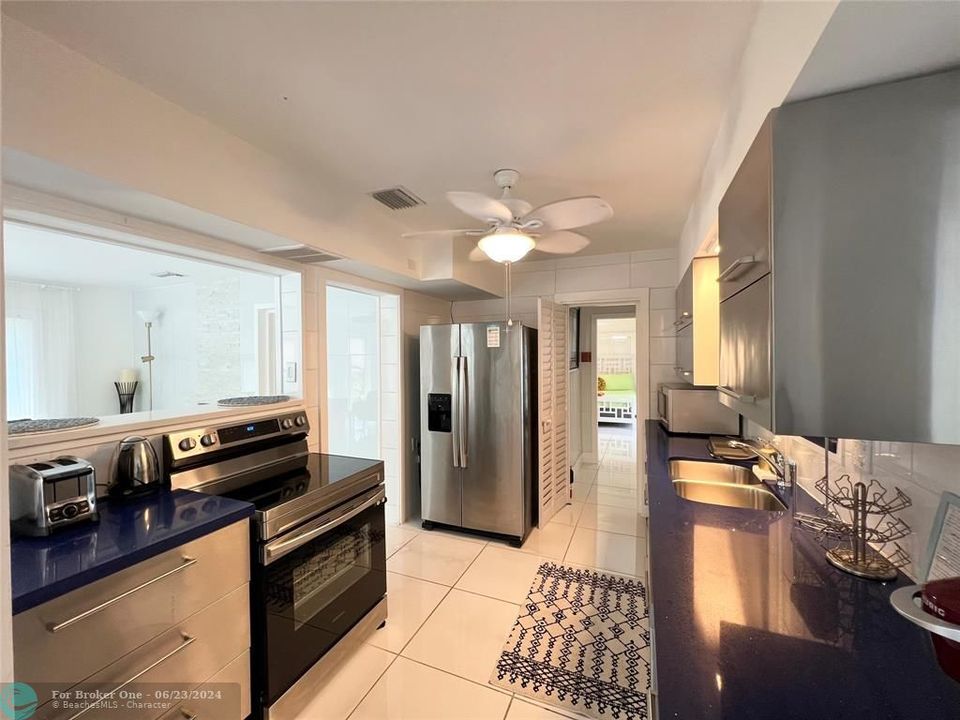 For Sale: $4,000 (2 beds, 2 baths, 2322 Square Feet)