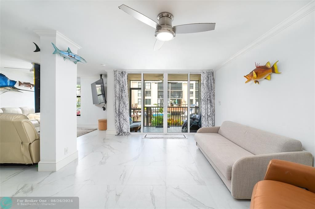 For Sale: $479,000 (2 beds, 2 baths, 1095 Square Feet)