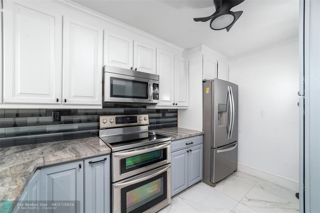 For Sale: $479,000 (2 beds, 2 baths, 1095 Square Feet)