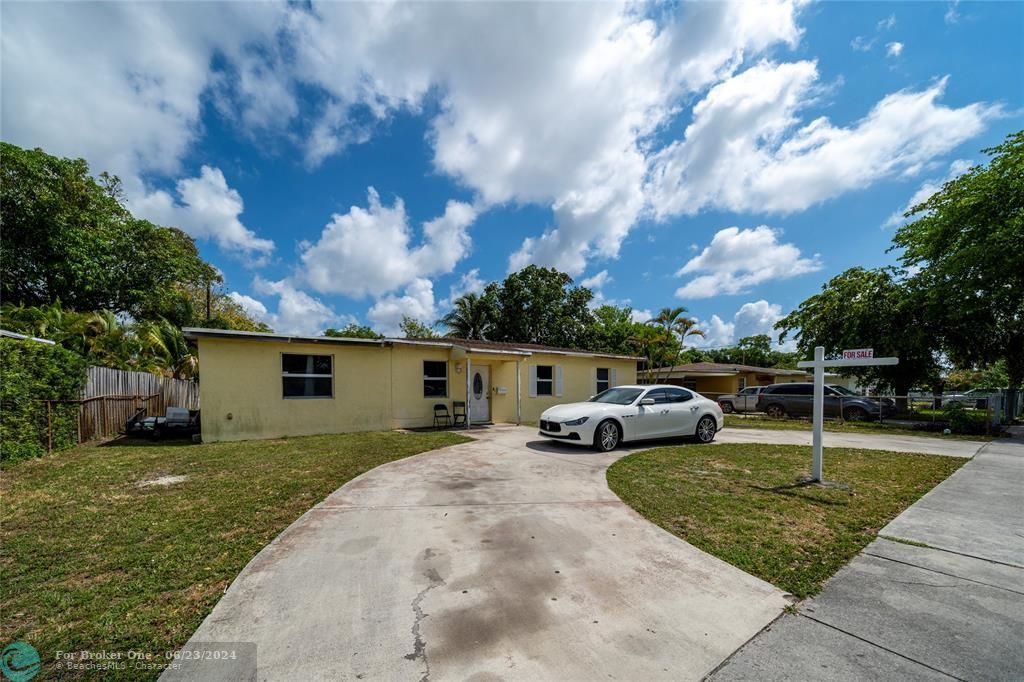 Active With Contract: $380,000 (4 beds, 3 baths, 1572 Square Feet)