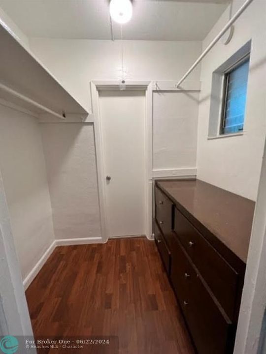 For Rent: $1,795 (1 beds, 1 baths, 750 Square Feet)