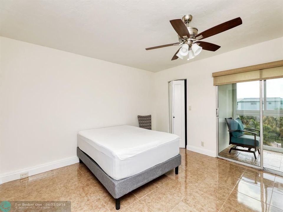 For Sale: $249,000 (2 beds, 2 baths, 1160 Square Feet)