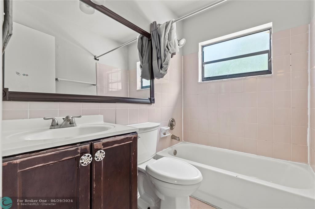 最近租的: $3,600 (3 贝兹, 2 浴室, 1385 平方英尺)