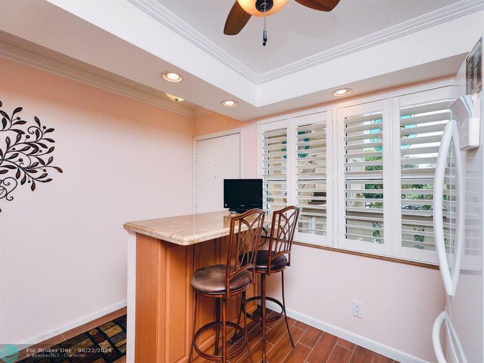 For Sale: $260,000 (2 beds, 2 baths, 1162 Square Feet)