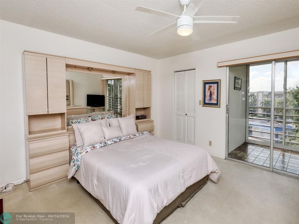 For Sale: $160,000 (2 beds, 2 baths, 1162 Square Feet)