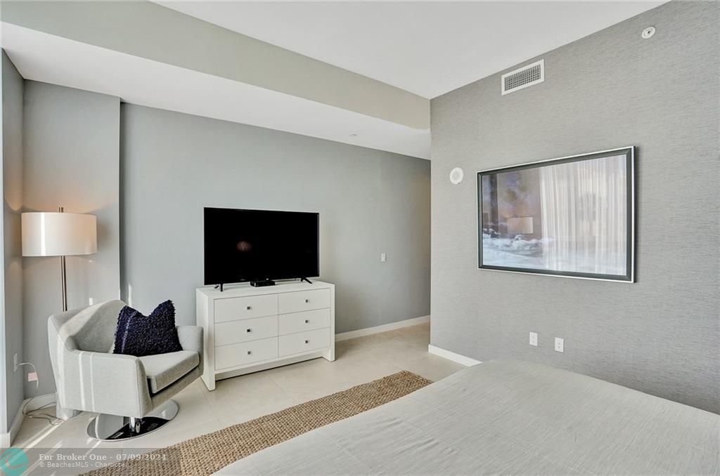 Active With Contract: $6,500 (2 beds, 2 baths, 1488 Square Feet)