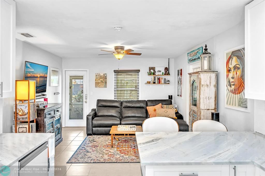 For Sale: $475,000 (3 beds, 1 baths, 1102 Square Feet)