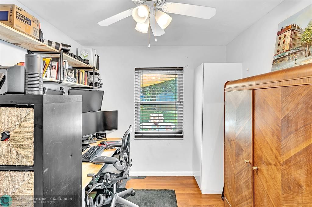 For Sale: $475,000 (3 beds, 1 baths, 1102 Square Feet)