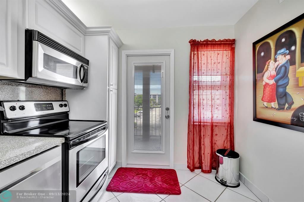 Active With Contract: $239,000 (2 beds, 2 baths, 1150 Square Feet)