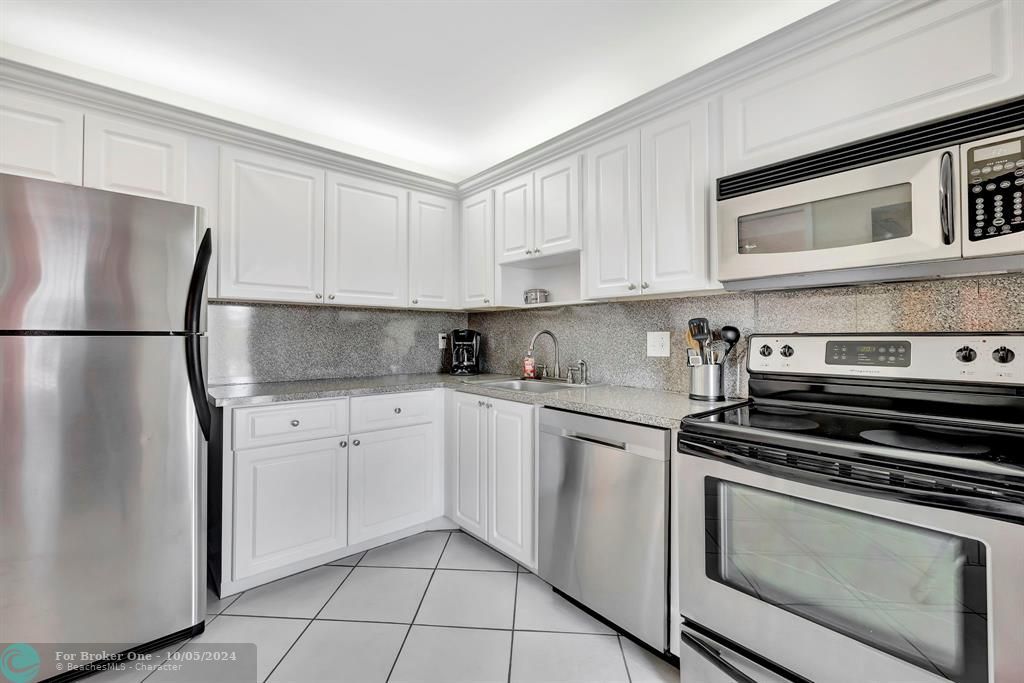 Active With Contract: $239,000 (2 beds, 2 baths, 1150 Square Feet)