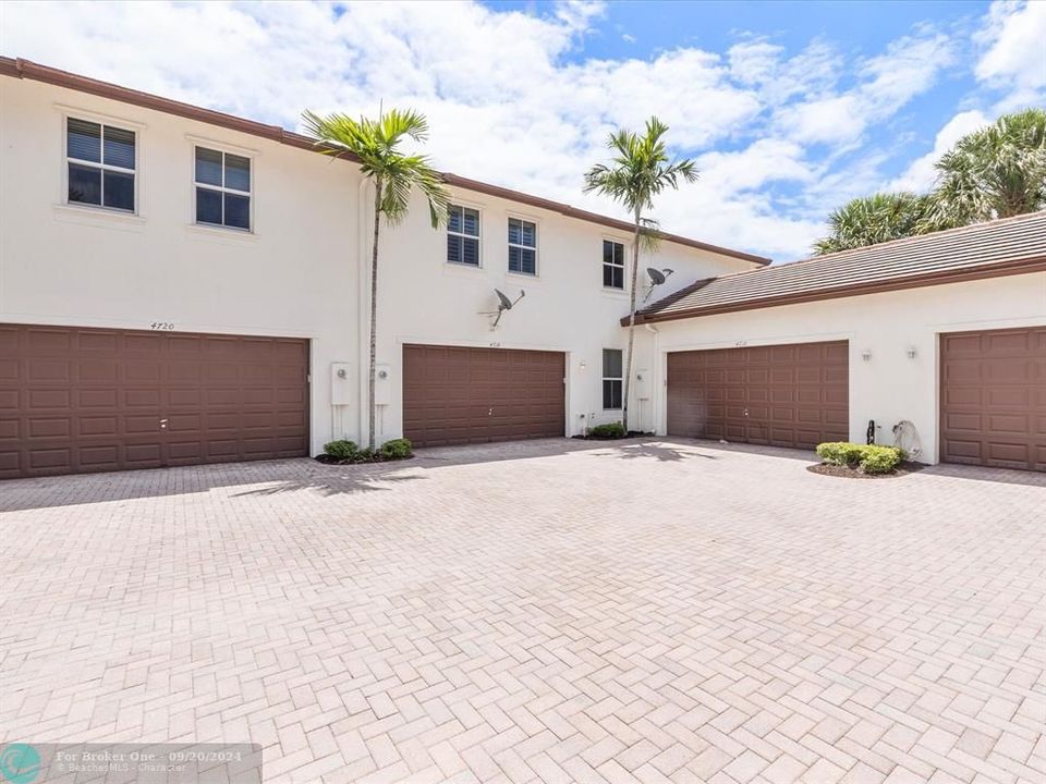 Recently Sold: $490,000 (3 beds, 2 baths, 1768 Square Feet)