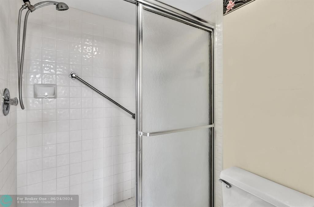 待售: $185,000 (2 贝兹, 2 浴室, 1255 平方英尺)