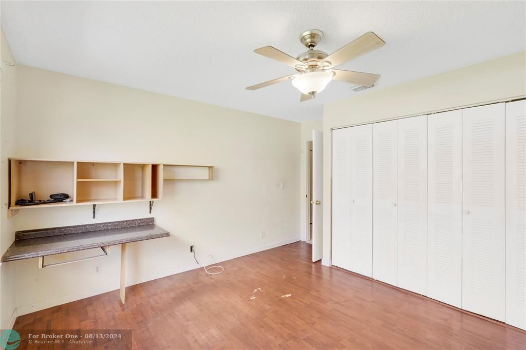 For Sale: $200,000 (2 beds, 2 baths, 1160 Square Feet)