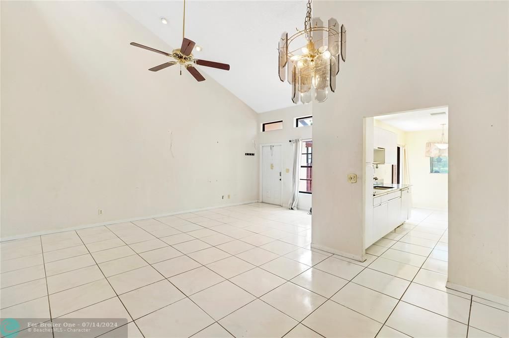 For Sale: $200,000 (2 beds, 2 baths, 1160 Square Feet)