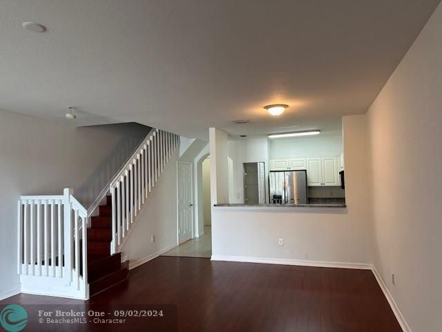 For Rent: $2,400 (3 beds, 2 baths, 1744 Square Feet)