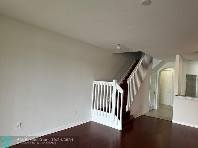 For Rent: $2,400 (3 beds, 2 baths, 1744 Square Feet)