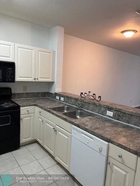 For Rent: $2,400 (3 beds, 2 baths, 1744 Square Feet)