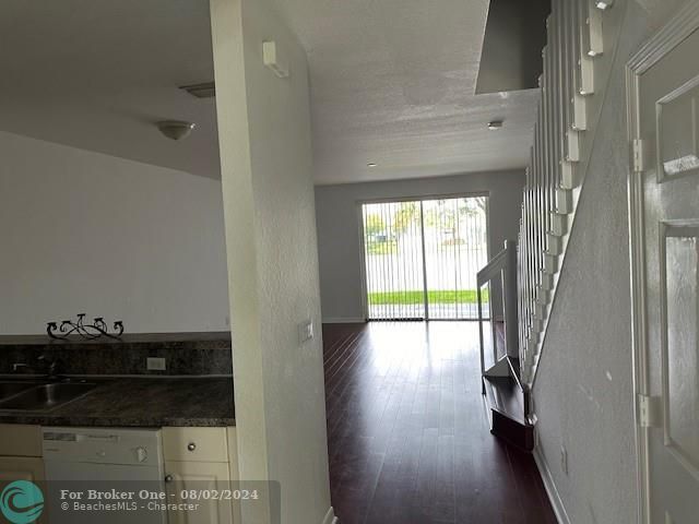 For Rent: $2,400 (3 beds, 2 baths, 1744 Square Feet)