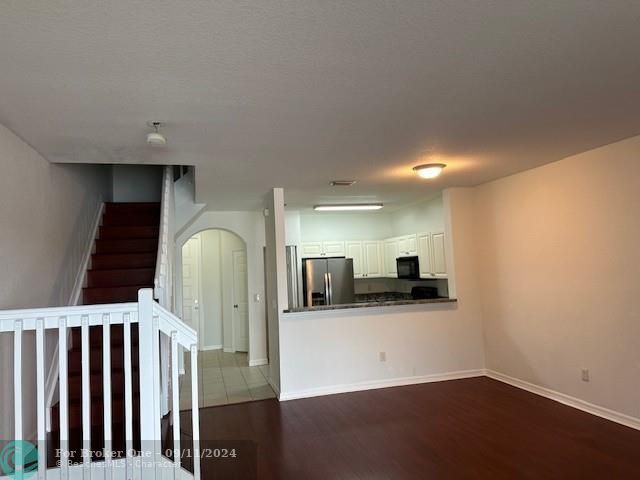 For Rent: $2,400 (3 beds, 2 baths, 1744 Square Feet)