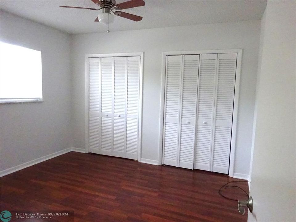 Recently Rented: $1,850 (2 beds, 1 baths, 915 Square Feet)