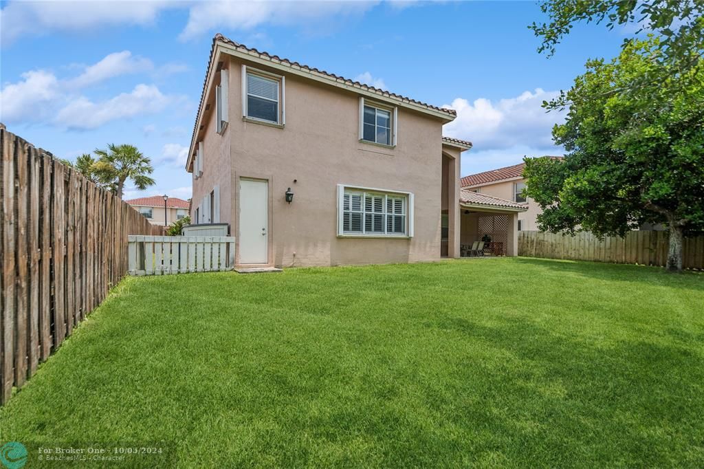 Recently Sold: $860,000 (5 beds, 3 baths, 2742 Square Feet)