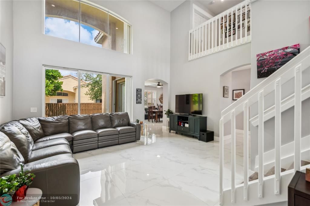 Recently Sold: $860,000 (5 beds, 3 baths, 2742 Square Feet)