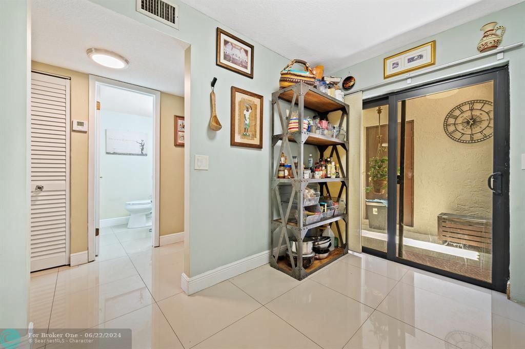 For Sale: $449,000 (2 beds, 2 baths, 1398 Square Feet)