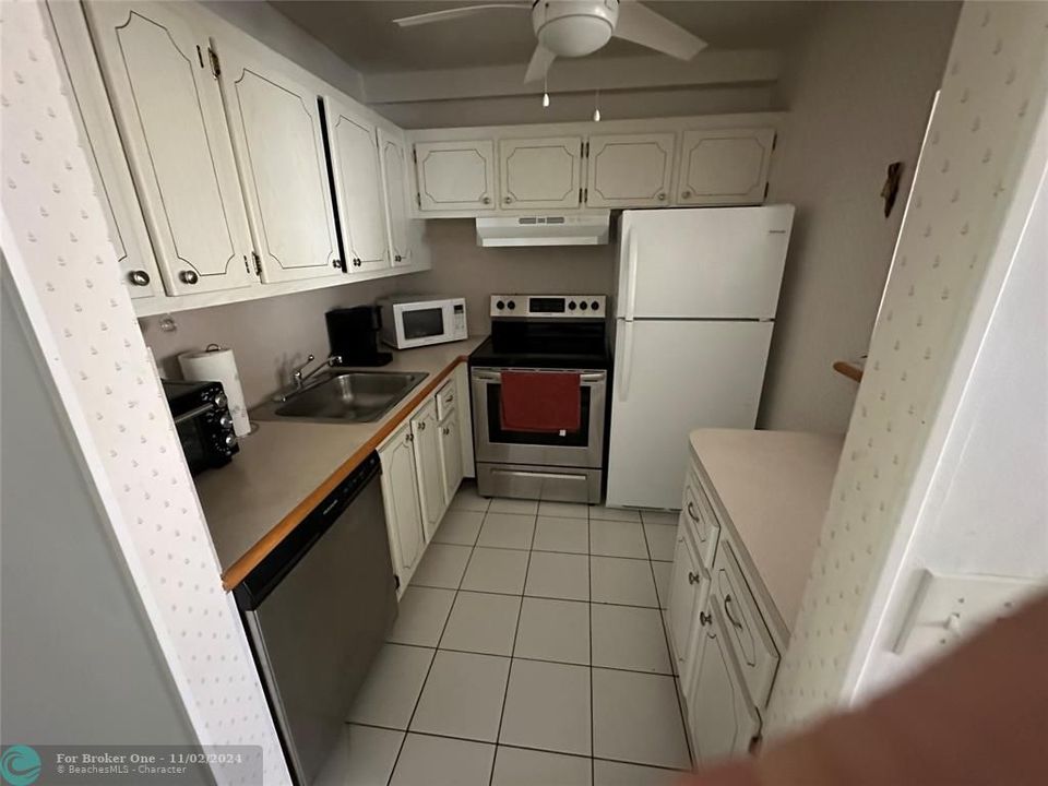 For Sale: $89,900 (1 beds, 1 baths, 598 Square Feet)