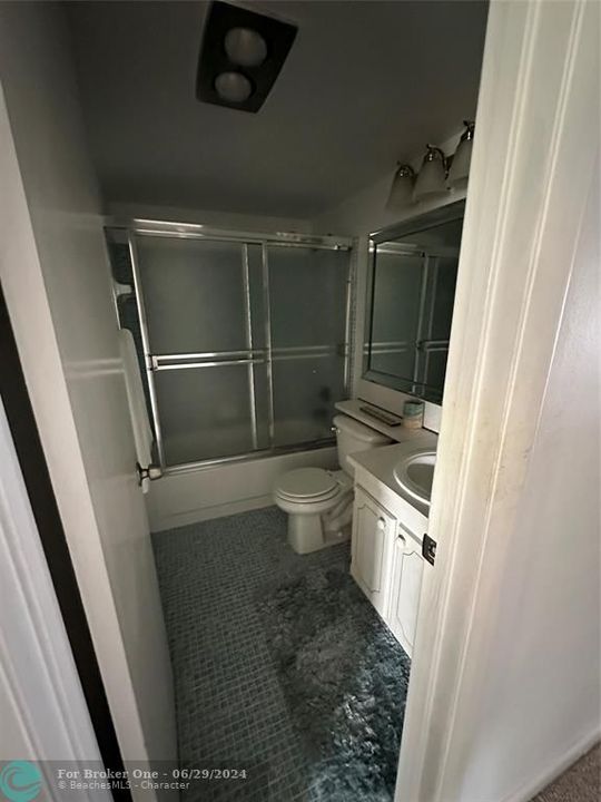 For Sale: $95,000 (1 beds, 1 baths, 598 Square Feet)