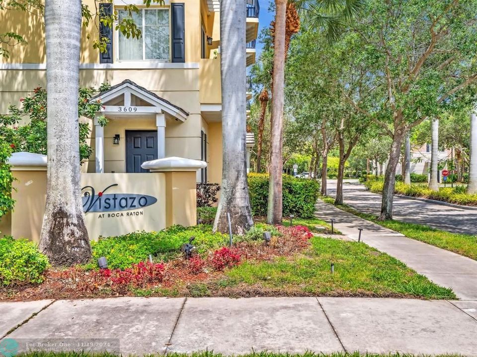 Active With Contract: $3,850 (3 beds, 3 baths, 2334 Square Feet)