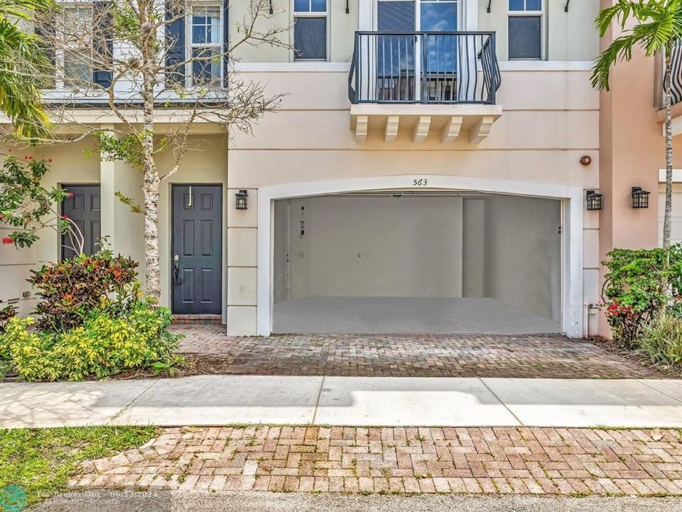 Active With Contract: $3,850 (3 beds, 3 baths, 2334 Square Feet)