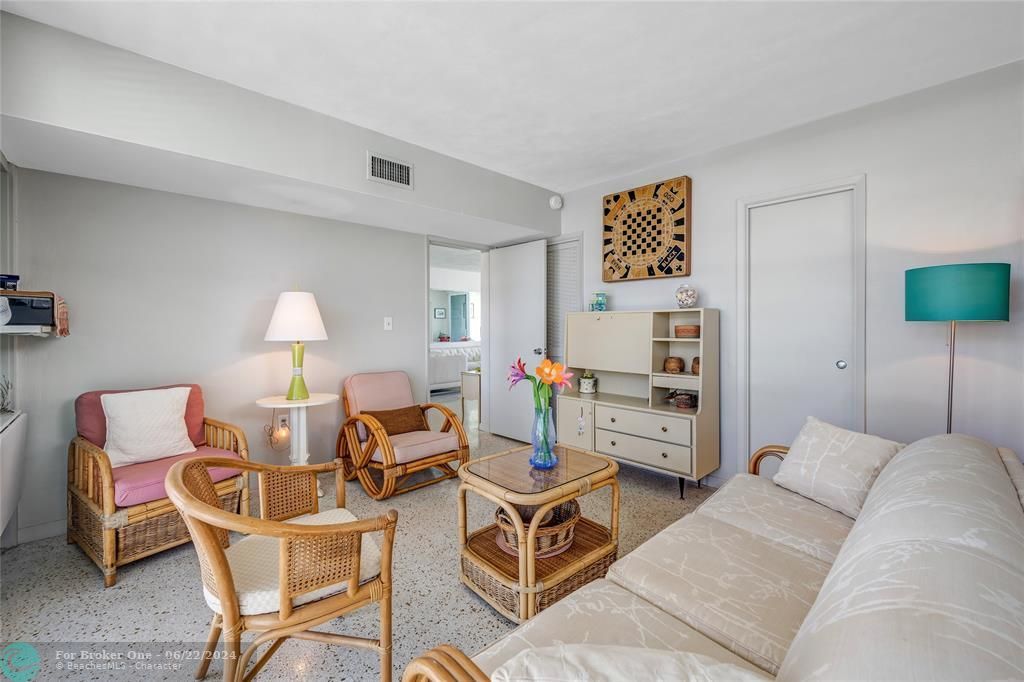 For Sale: $399,000 (2 beds, 2 baths, 1030 Square Feet)