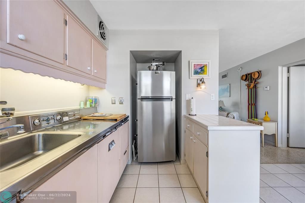 For Sale: $399,000 (2 beds, 2 baths, 1030 Square Feet)