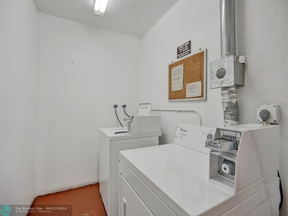 For Sale: $350,000 (2 beds, 2 baths, 920 Square Feet)