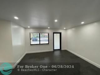 For Sale: $2,100 (2 beds, 2 baths, 925 Square Feet)