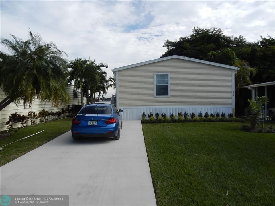 For Sale: $449,000 (3 beds, 2 baths, 1363 Square Feet)