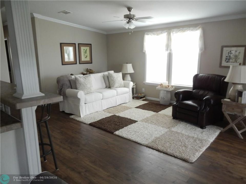 For Sale: $449,000 (3 beds, 2 baths, 1363 Square Feet)