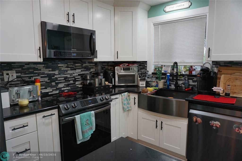 For Sale: $249,000 (2 beds, 1 baths, 900 Square Feet)
