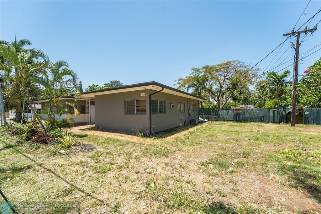 For Sale: $1,950,000 (4 beds, 3 baths, 2615 Square Feet)