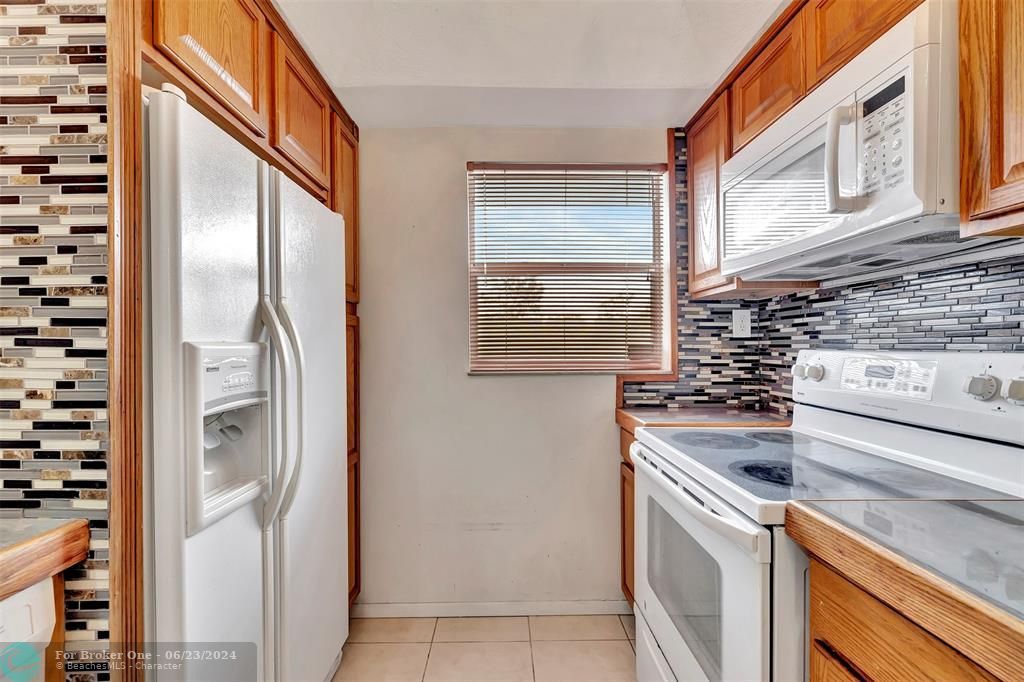 For Rent: $1,750 (1 beds, 1 baths, 850 Square Feet)