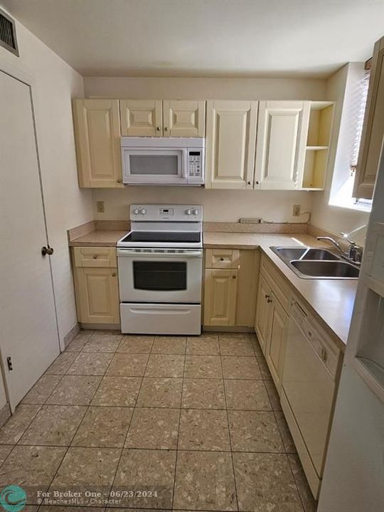 For Rent: $3,800 (2 beds, 2 baths, 1658 Square Feet)