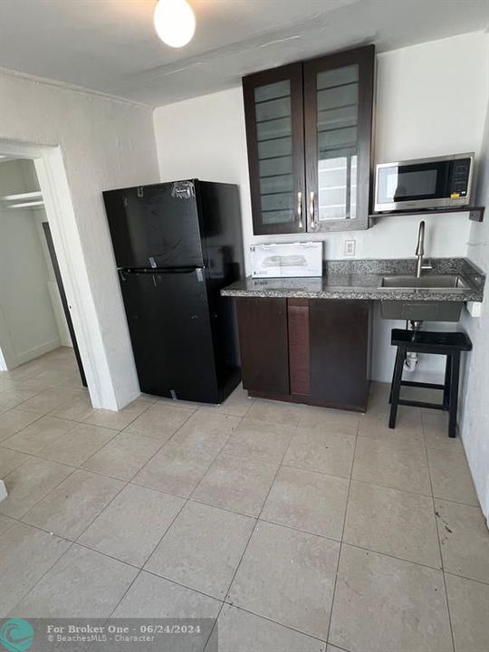 For Rent: $1,500 (1 beds, 1 baths, 2816 Square Feet)
