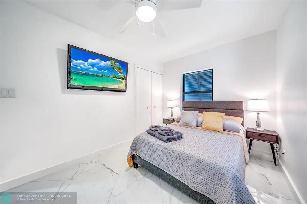En Venta: $999,000 (4 camas, 3 baños, 1900 Pies cuadrados)