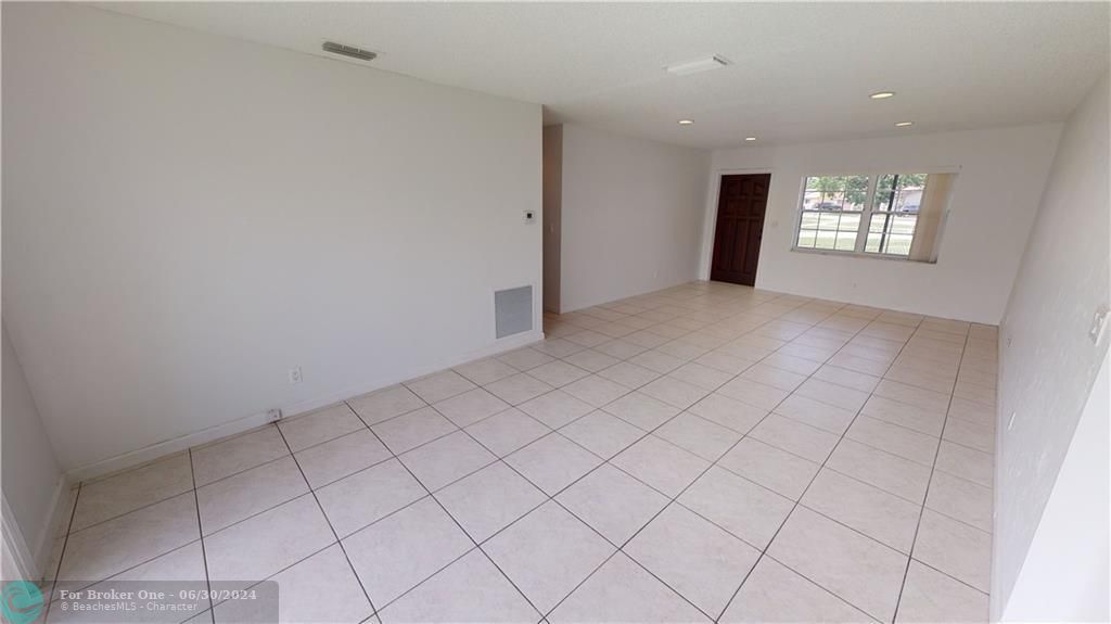For Rent: $3,100 (3 beds, 2 baths, 1113 Square Feet)