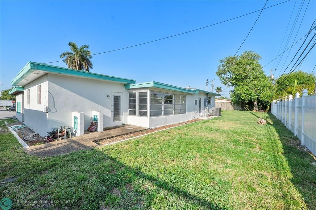 Active With Contract: $399,900 (3 beds, 2 baths, 1839 Square Feet)