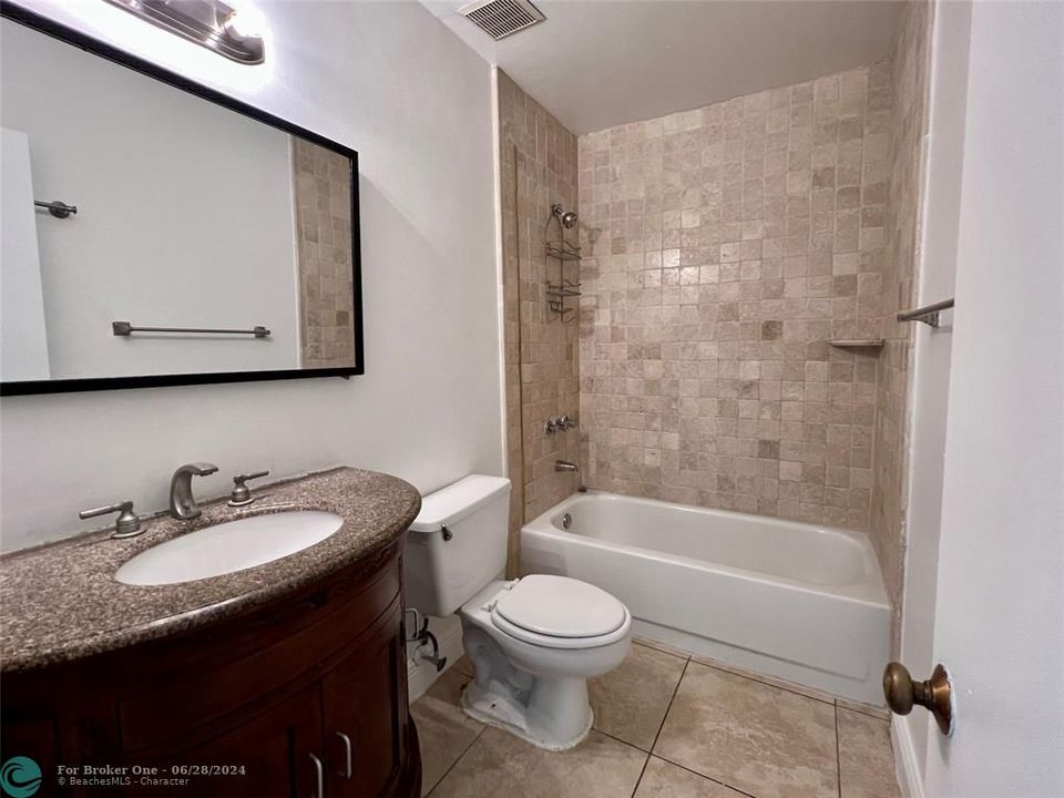 待售: $278,000 (1 贝兹, 1 浴室, 672 平方英尺)