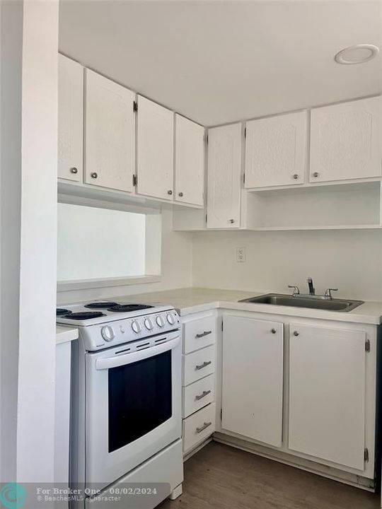 For Rent: $1,800 (1 beds, 1 baths, 763 Square Feet)